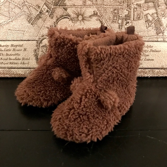 gap fuzzy slippers